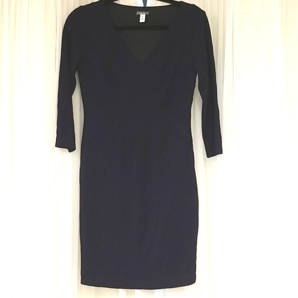 Long-sleeved navy blue mini dress
